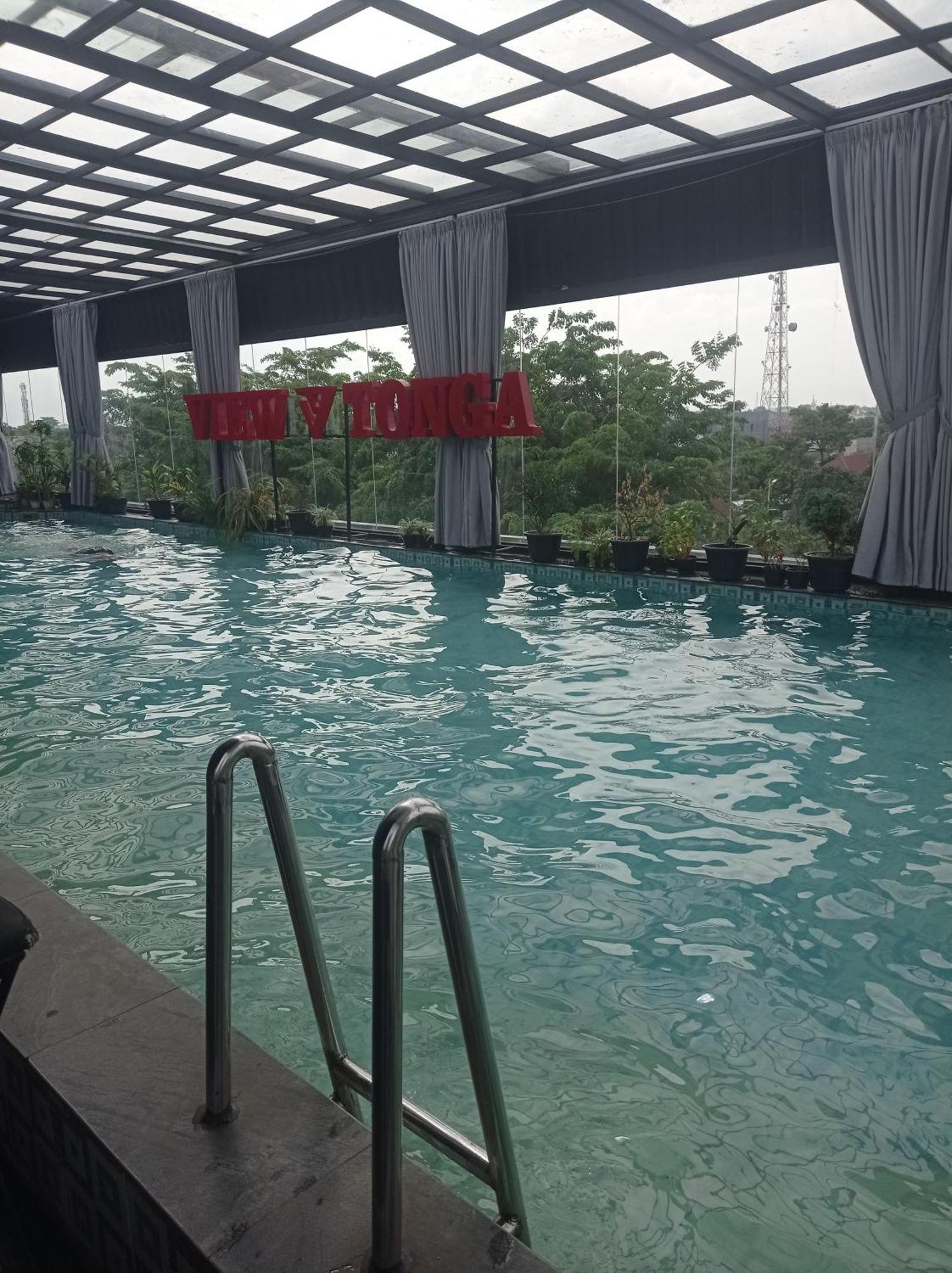 De'Tonga Hotel Medan Exterior photo