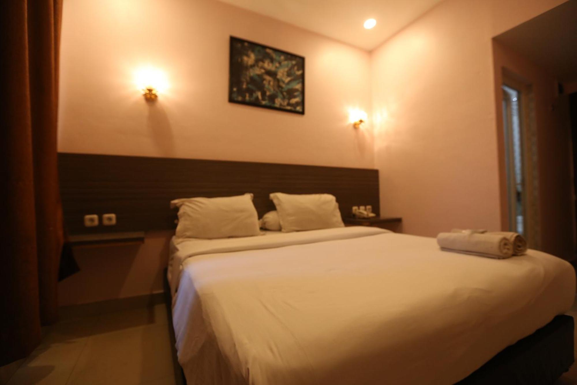 De'Tonga Hotel Medan Exterior photo