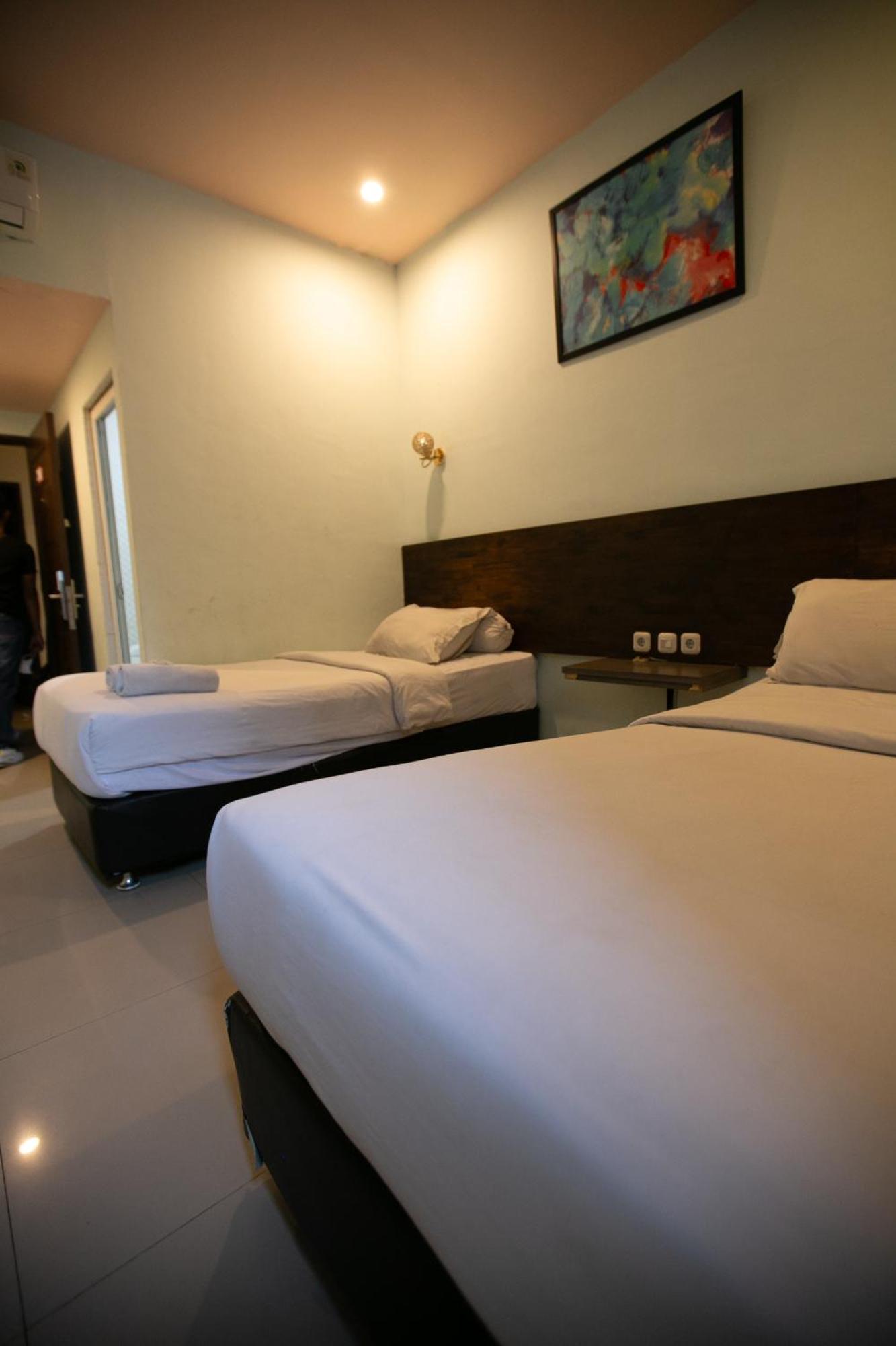 De'Tonga Hotel Medan Exterior photo
