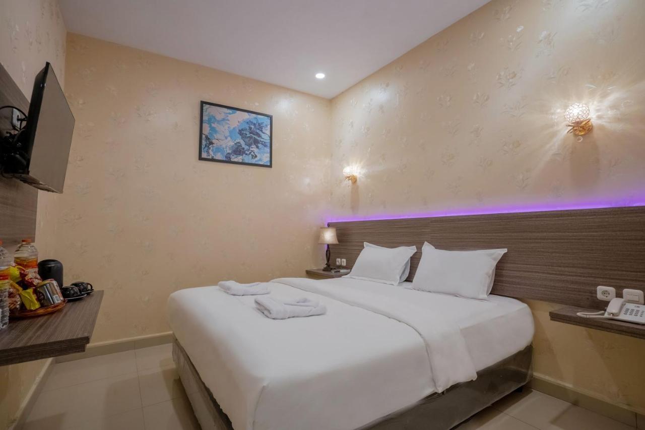De'Tonga Hotel Medan Exterior photo