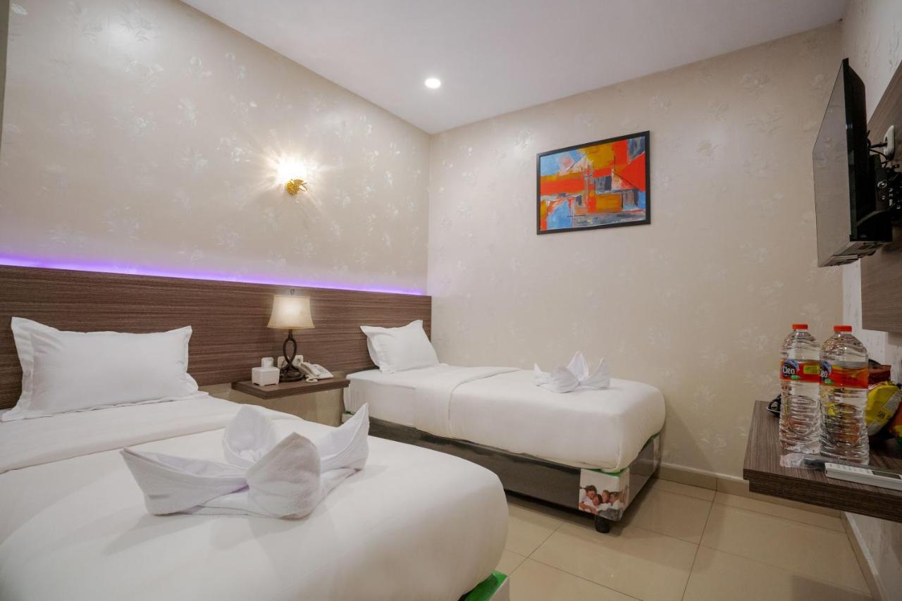 De'Tonga Hotel Medan Exterior photo