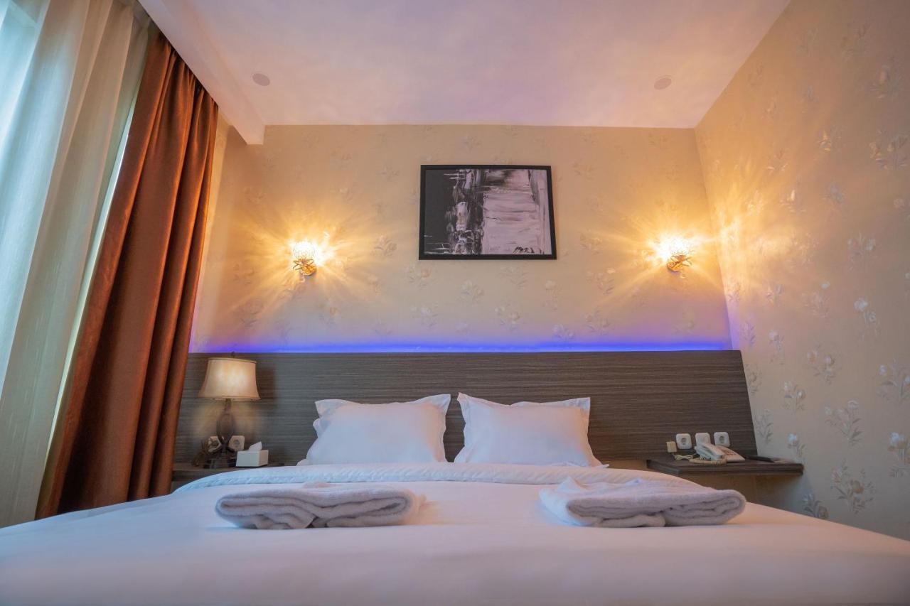 De'Tonga Hotel Medan Exterior photo